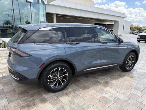 Whisper Blue Metallic Clearcoat 2026 Lincoln Nautilus Premiere