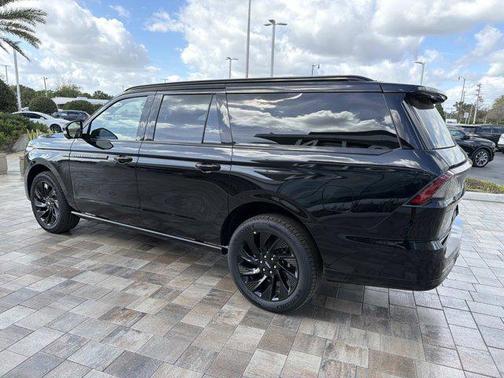 Infinite Black Metallic 2026 Lincoln Navigator Reserve