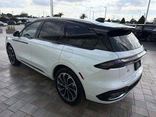 White Platinum Metallic Tri-Coat 2026 Lincoln Nautilus Reserve