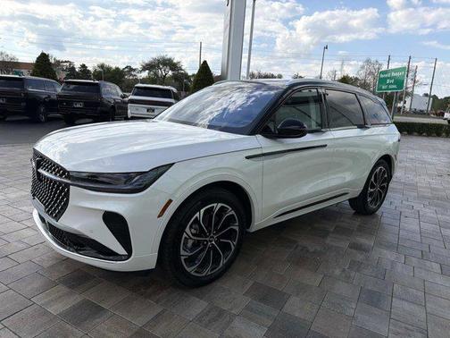 White Platinum Metallic Tri-Coat 2026 Lincoln Nautilus Reserve