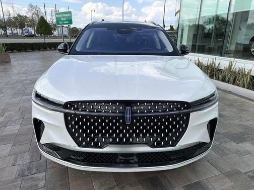 White Platinum Metallic Tri-Coat 2026 Lincoln Nautilus Reserve