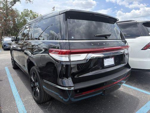Infinite Black Metallic Clearcoat 2024 Lincoln Navigator Reserve