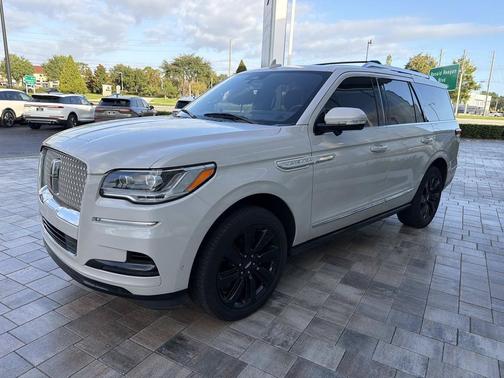 Ceramic Pearl Metallic Tri-Coat 2022 Lincoln Navigator Reserve