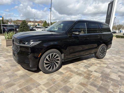 Infinite Black Metallic 2026 Lincoln Navigator Black Label