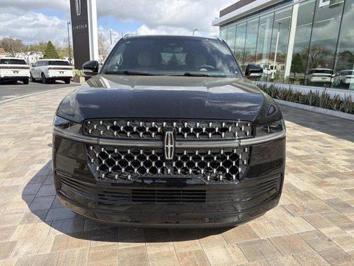 Infinite Black Metallic 2026 Lincoln Navigator Black Label