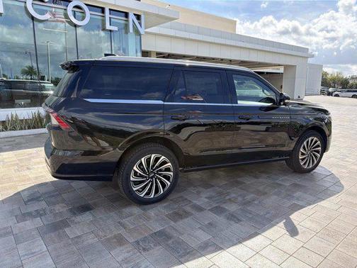 Infinite Black Metallic 2026 Lincoln Navigator Black Label