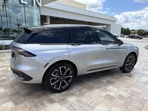SILVER RADIANCE MET CC 2026 Lincoln Nautilus Reserve