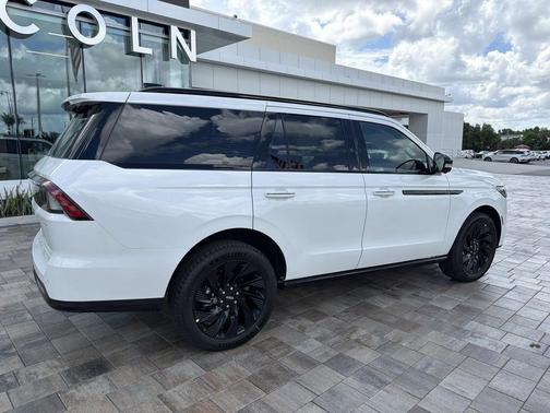 PRISTINE WHITE METALLIC 3C 2026 Lincoln Navigator Reserve