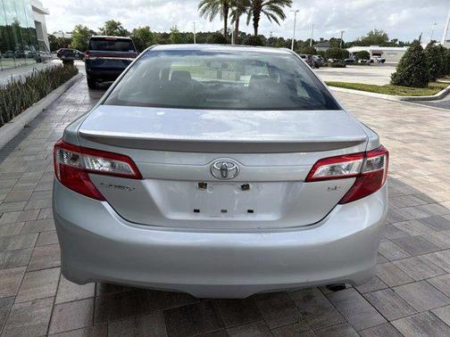 Classic Silver Metallic 2014 Toyota Camry SE
