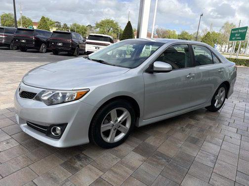 Classic Silver Metallic 2014 Toyota Camry SE