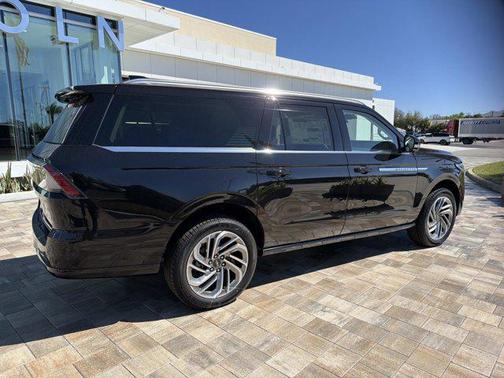 Infinite Black Metallic 2026 Lincoln Navigator Reserve