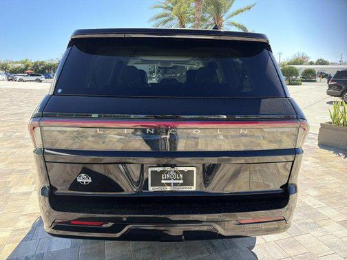 Infinite Black Metallic 2026 Lincoln Navigator Reserve