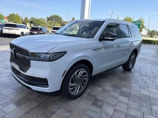 CRYSTAL WHITE METALLIC CC 2026 Lincoln Navigator Reserve