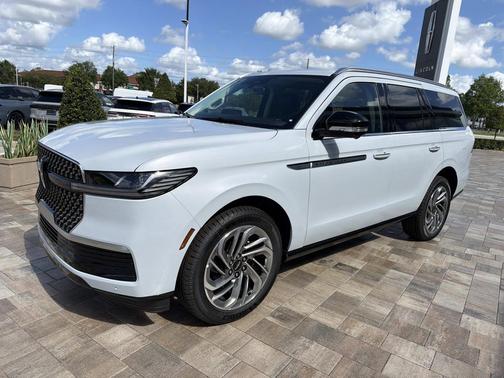 CRYSTAL WHITE METALLIC CC 2026 Lincoln Navigator Reserve