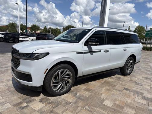 CRYSTAL WHITE METALLIC CC 2026 Lincoln Navigator Reserve
