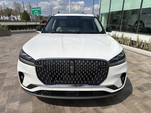 Pristine White Metallic Tri-Coat 2026 Lincoln Aviator Reserve
