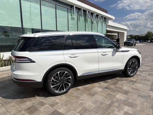 Pristine White Metallic Tri-Coat 2026 Lincoln Aviator Reserve