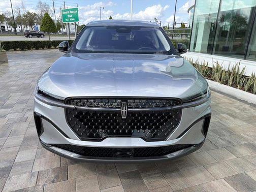 Silver Radiance Metallic Clearcoat 2026 Lincoln Nautilus Premiere