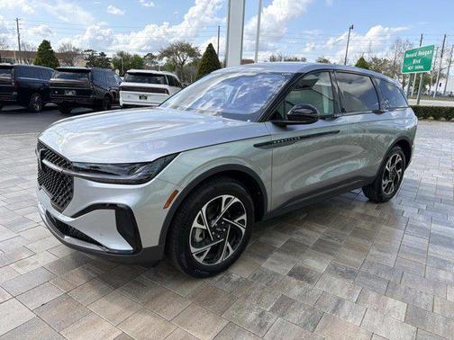 Silver Radiance Metallic Clearcoat 2026 Lincoln Nautilus Premiere