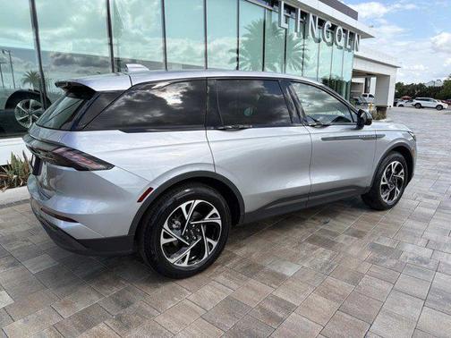 Silver Radiance Metallic Clearcoat 2026 Lincoln Nautilus Premiere