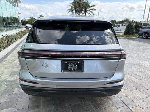 Silver Radiance Metallic Clearcoat 2026 Lincoln Nautilus Premiere