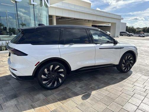 WHITE PLATINUM MET 3C 2026 Lincoln Nautilus Reserve