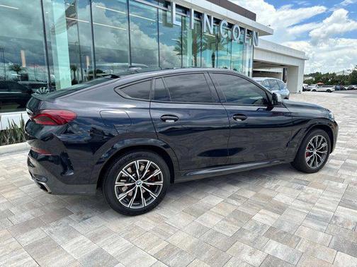 2021 BMW X6 M50i