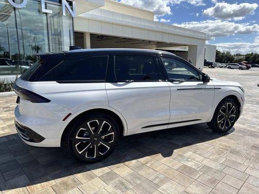 White Platinum Metallic Tri-Coat 2026 Lincoln Nautilus Reserve