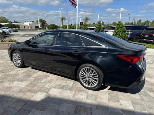 2022 Toyota Avalon Hybrid Limited