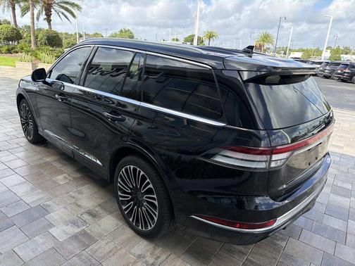 INFINITE BLACK MET CC 2023 Lincoln Aviator Black Label AWD
