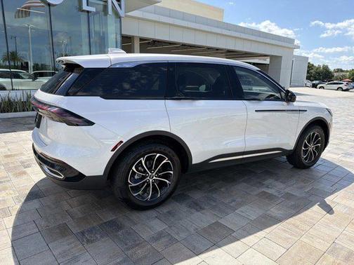 WHITE PLATINUM MET 3C 2026 Lincoln Nautilus Premiere