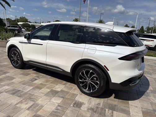 WHITE PLATINUM MET 3C 2026 Lincoln Nautilus Premiere