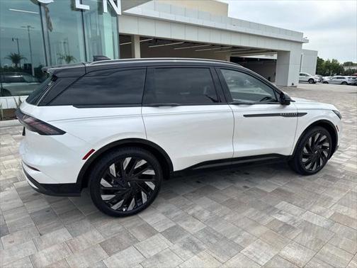 2025 Lincoln Nautilus Reserve