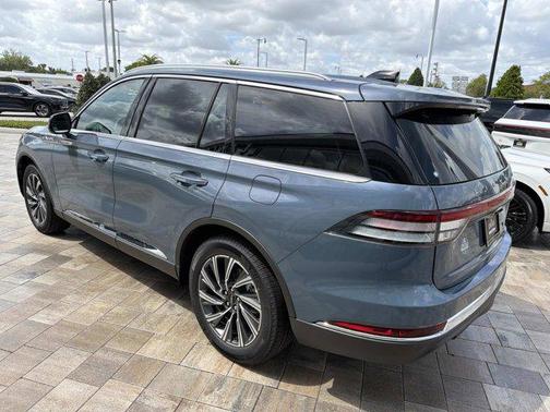 Whisper Blue Metallic Clearcoat 2026 Lincoln Aviator Premiere