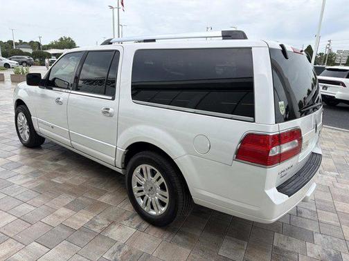 White Platinum Metallic Tri-Coat 2013 Lincoln Navigator Base