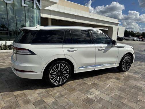 Pristine White Metallic Tri-Coat 2024 Lincoln Aviator Black Label AWD