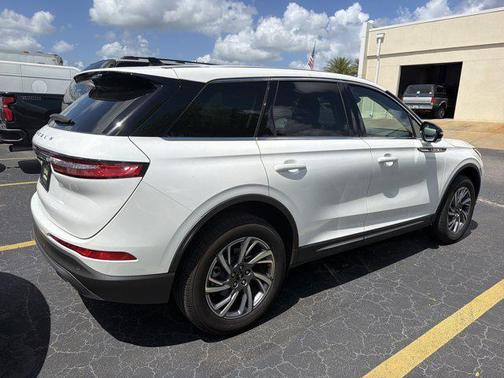 Pristine White Metallic Tri-Coat 2023 Lincoln Corsair Standard