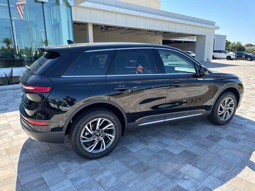 2025 Lincoln Corsair Premiere