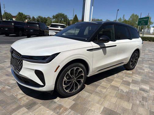 White Platinum Metallic Tri-Coat 2026 Lincoln Nautilus Reserve