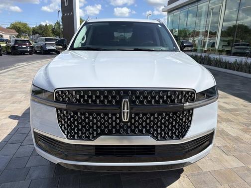 CRYSTAL WHITE METALLIC CC 2026 Lincoln Navigator Reserve