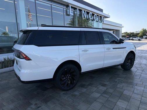 Pristine White Metallic Tri-Coat 2026 Lincoln Navigator Reserve