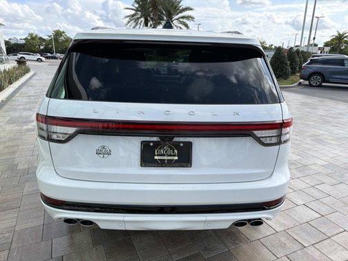 Pristine White Metallic Tri-Coat 2026 Lincoln Aviator Premiere