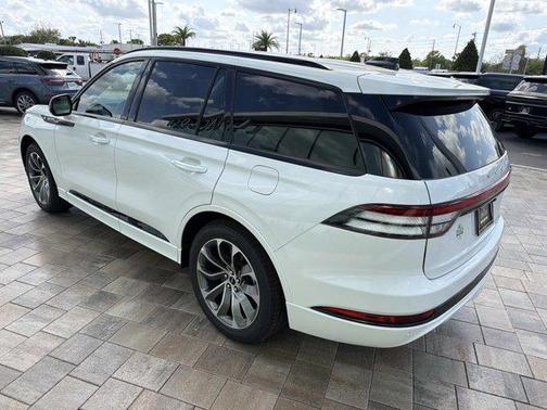 Pristine White Metallic Tri-Coat 2026 Lincoln Aviator Premiere