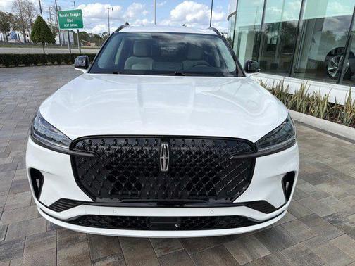 Pristine White Metallic Tri-Coat 2026 Lincoln Aviator Premiere
