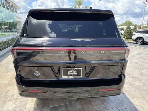 INFINITE BLACK MET CC 2026 Lincoln Navigator Reserve
