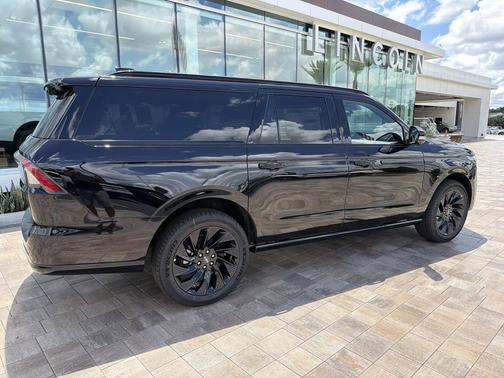 INFINITE BLACK MET CC 2026 Lincoln Navigator Reserve