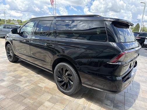 INFINITE BLACK MET CC 2026 Lincoln Navigator Reserve