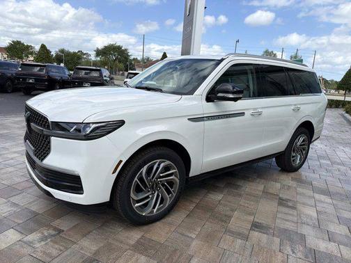 Pristine White Metallic Tri-Coat 2026 Lincoln Navigator Reserve