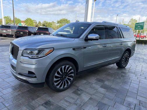 Silver Radiance Metallic Clearcoat 2024 Lincoln Navigator Black Label