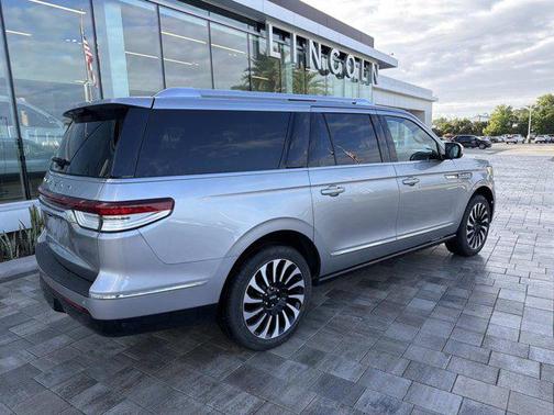 Silver Radiance Metallic Clearcoat 2024 Lincoln Navigator Black Label